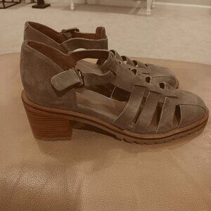 **WOMENS SEYCHELLES HEELED SANDAL SIZE 11**